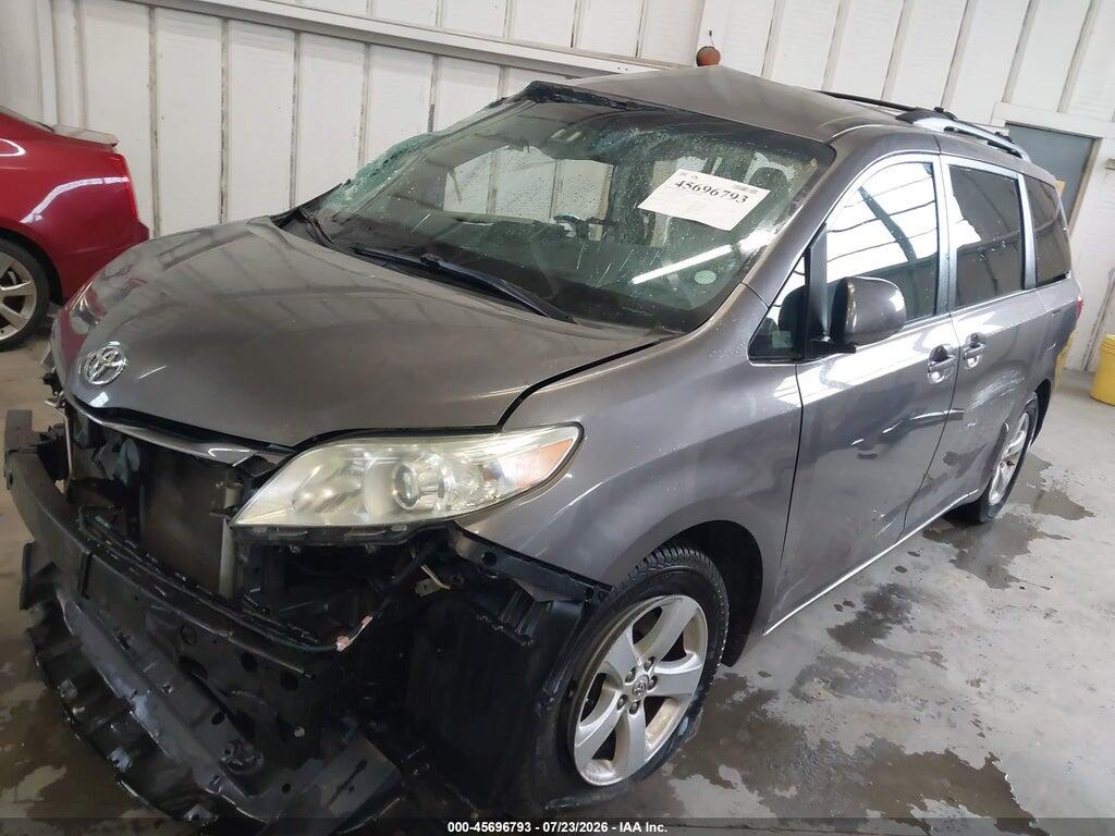 5TDKK3DC8FS673858 2015 TOYOTA SIENNA photo no. 2