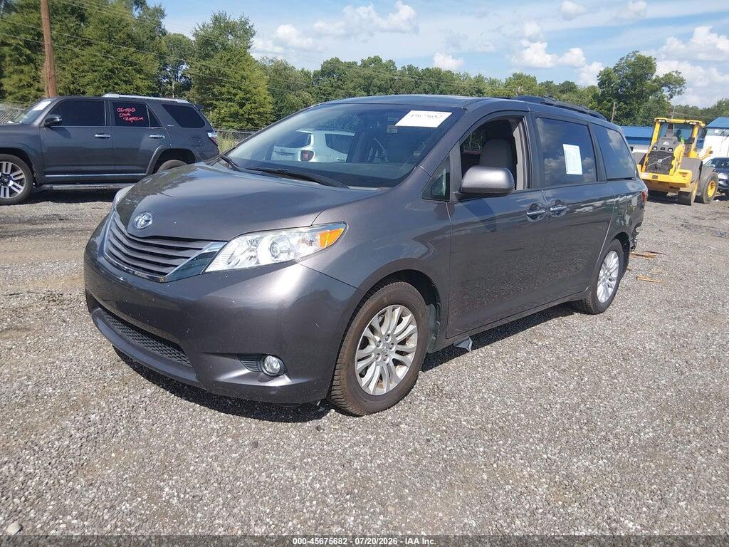 5TDYK3DC3FS638932 2015 TOYOTA SIENNA photo no. 2