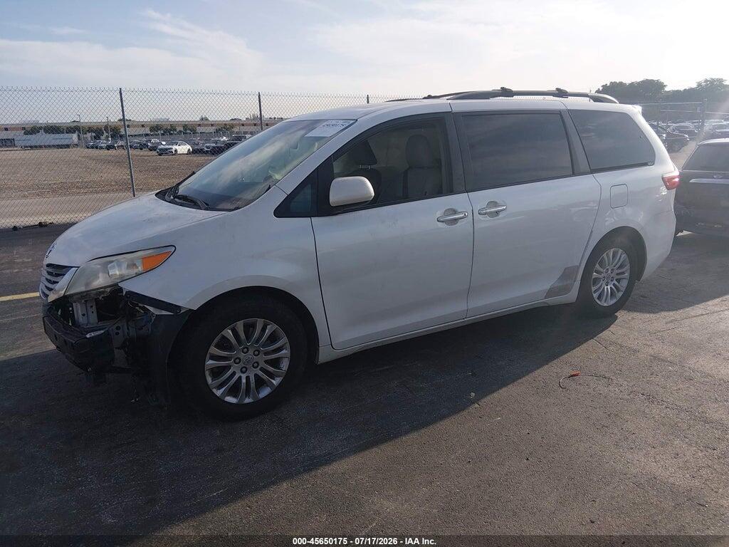 5TDYK3DC2FS550230 2015 TOYOTA SIENNA photo no. 2