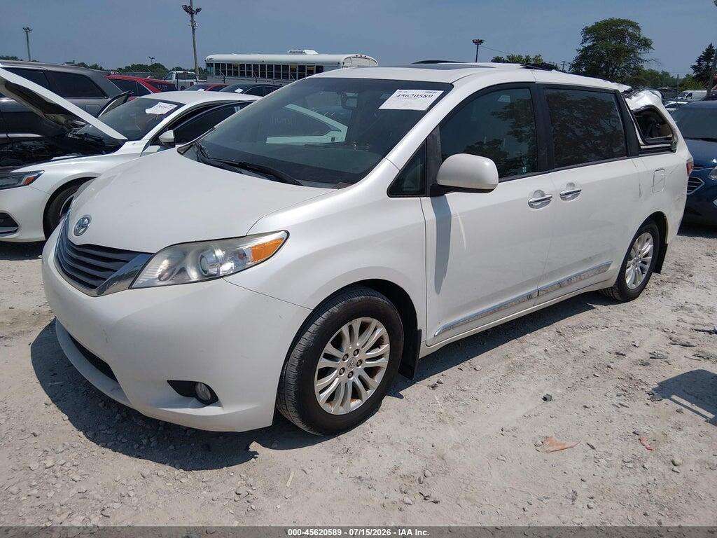 5TDYK3DC0FS563350 2015 TOYOTA SIENNA photo no. 2