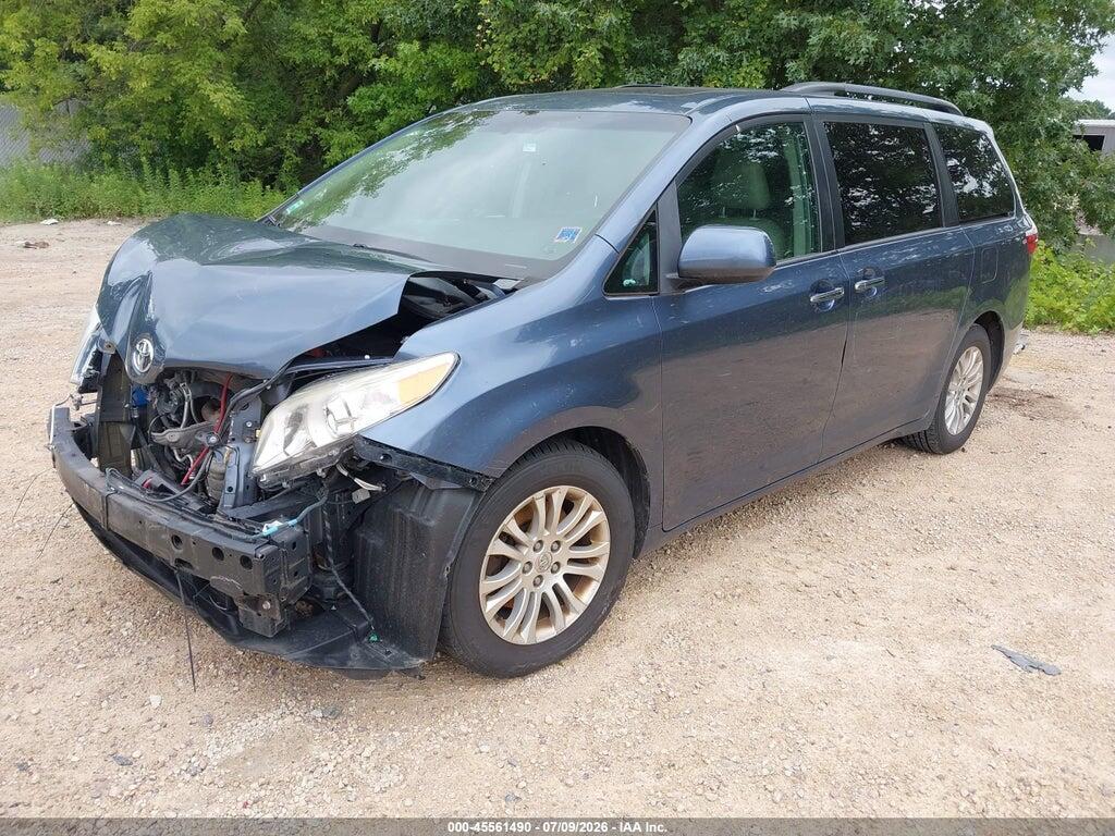 5TDYK3DC6FS635068 2015 TOYOTA SIENNA photo no. 2