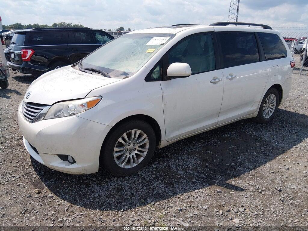 5TDYK3DC2FS683795 2015 TOYOTA SIENNA photo no. 2
