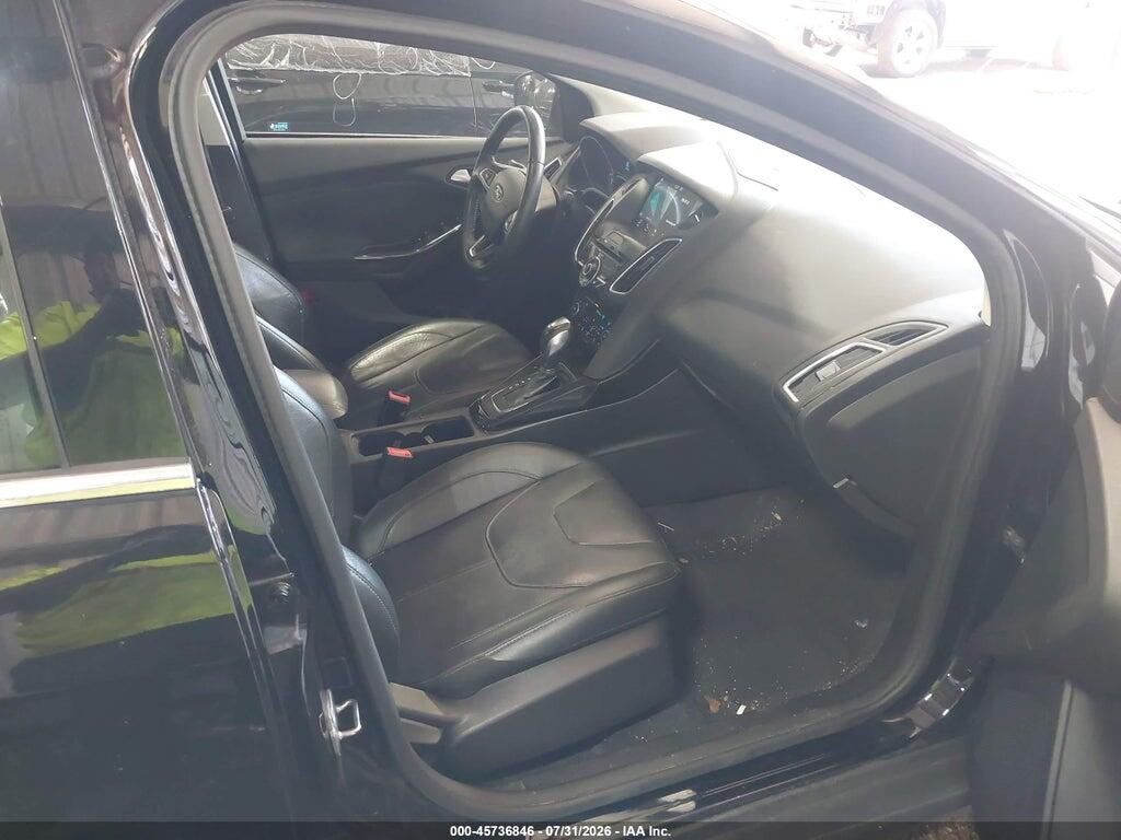 1FADP3J22HL329569 2017 FORD FOCUS photo no. 5
