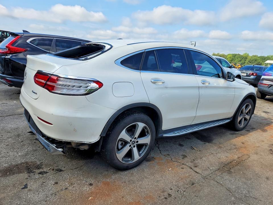 2017 MERCEDES-BENZ GLC COUPE 300 4MATIC — Фото 3 из 12