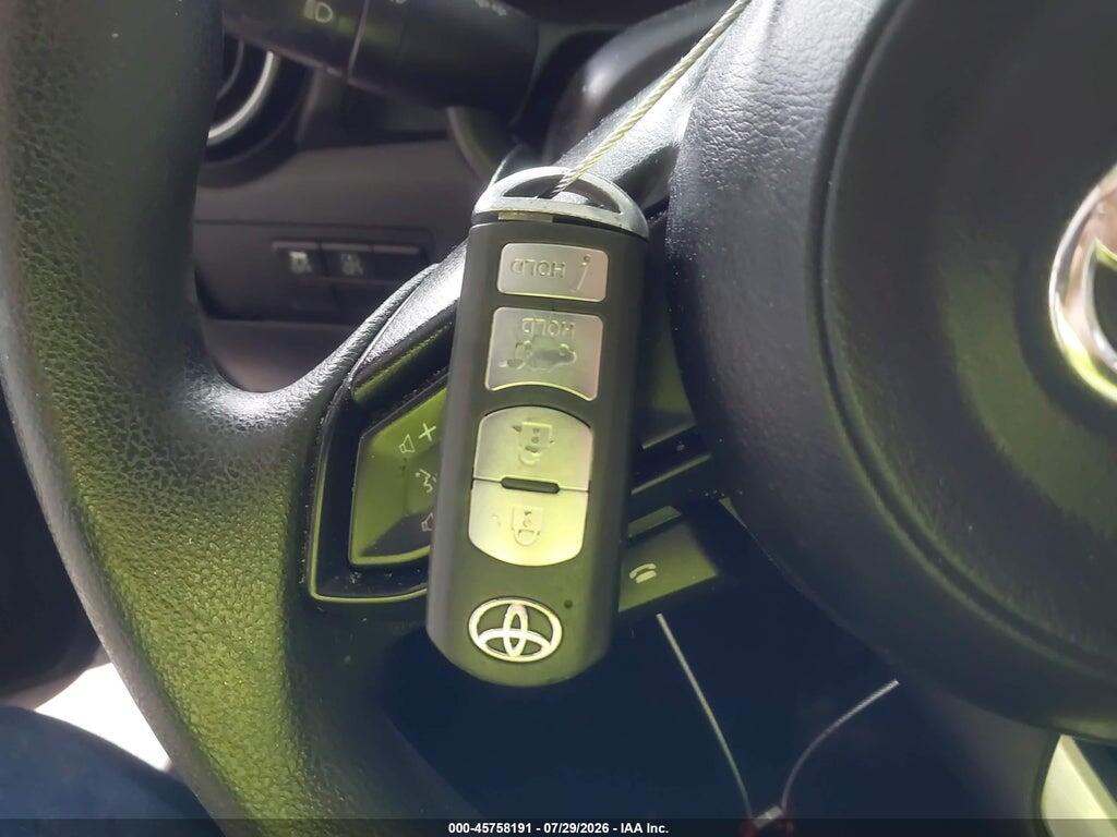3MYDLBYV2LY712073 2020 TOYOTA YARIS photo no. 11