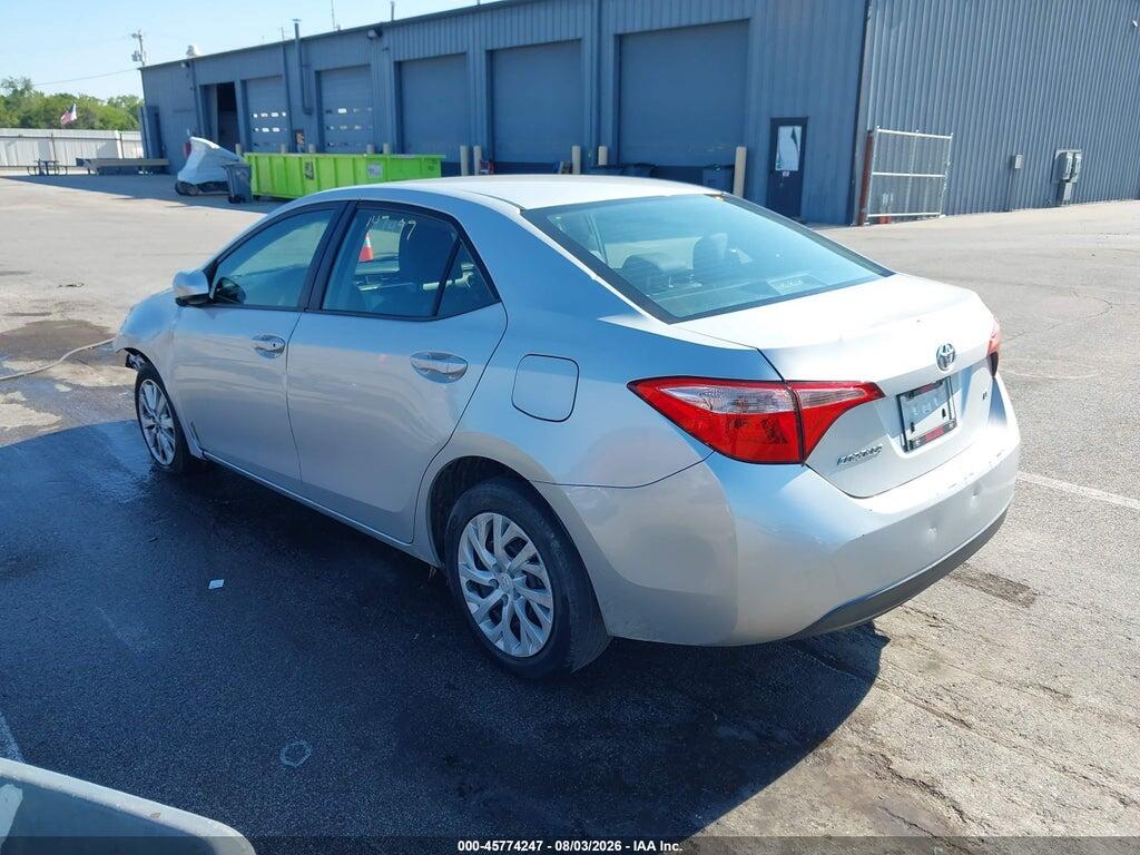 5YFBURHE3JP854666 2018 TOYOTA COROLLA photo no. 3