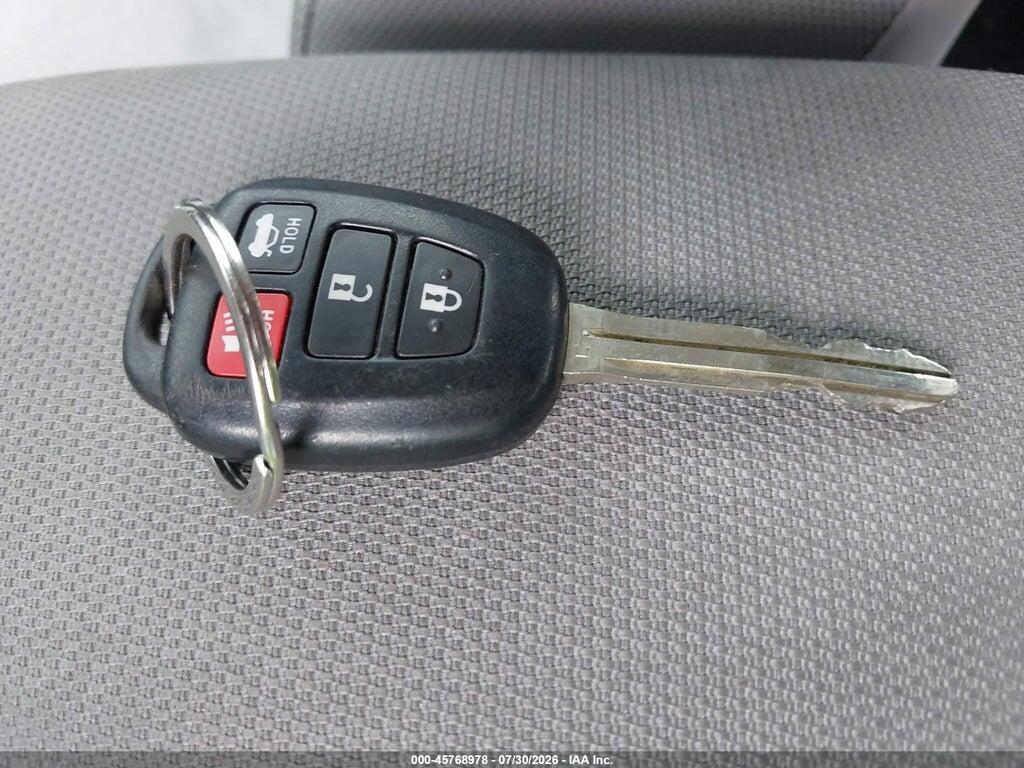 5YFBURHE8JP805561 2018 TOYOTA COROLLA photo no. 11