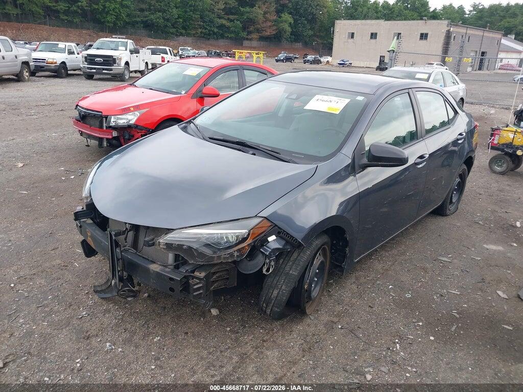 5YFBURHE5JP832233 2018 TOYOTA COROLLA photo no. 2