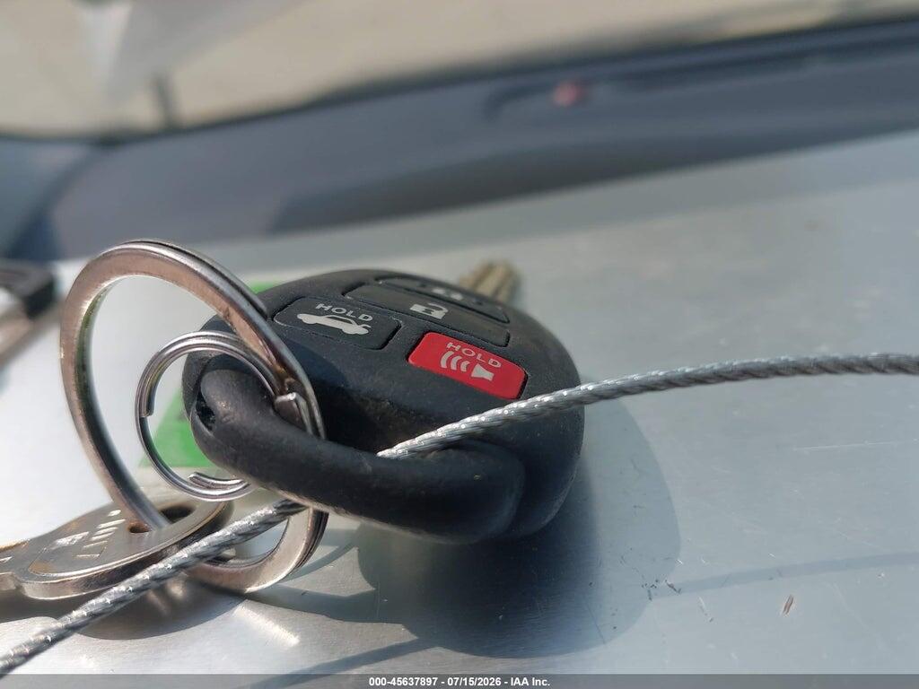5YFBURHE2JP758382 2018 TOYOTA COROLLA photo no. 11