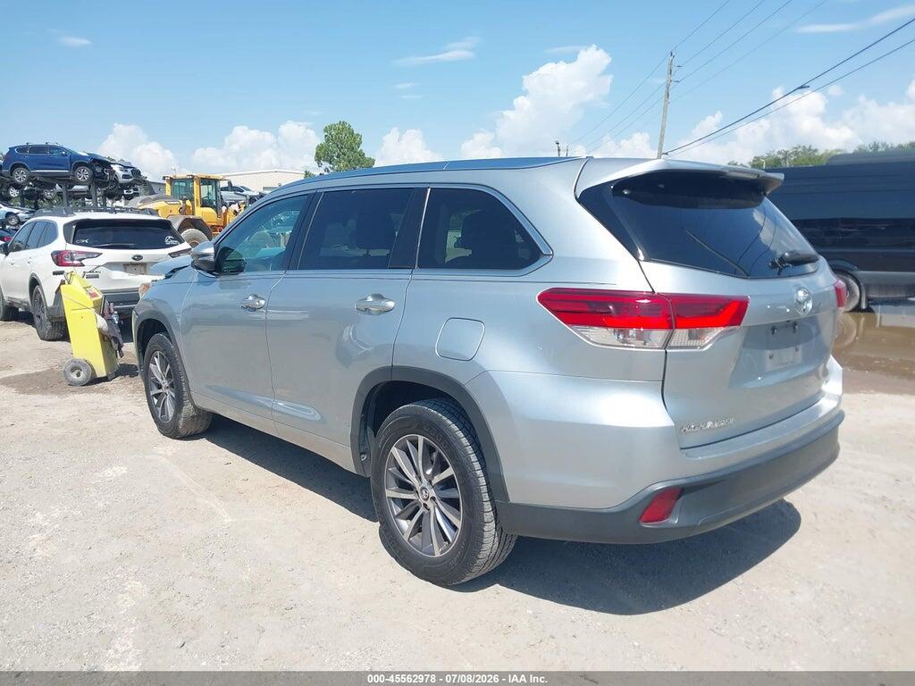 5TDKZRFH2JS287307 2018 TOYOTA HIGHLANDER photo no. 3