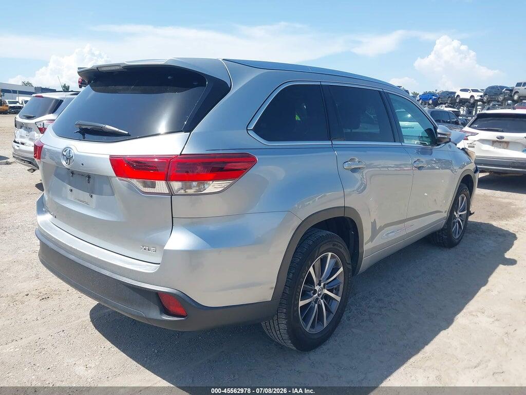 5TDKZRFH2JS287307 2018 TOYOTA HIGHLANDER photo no. 4