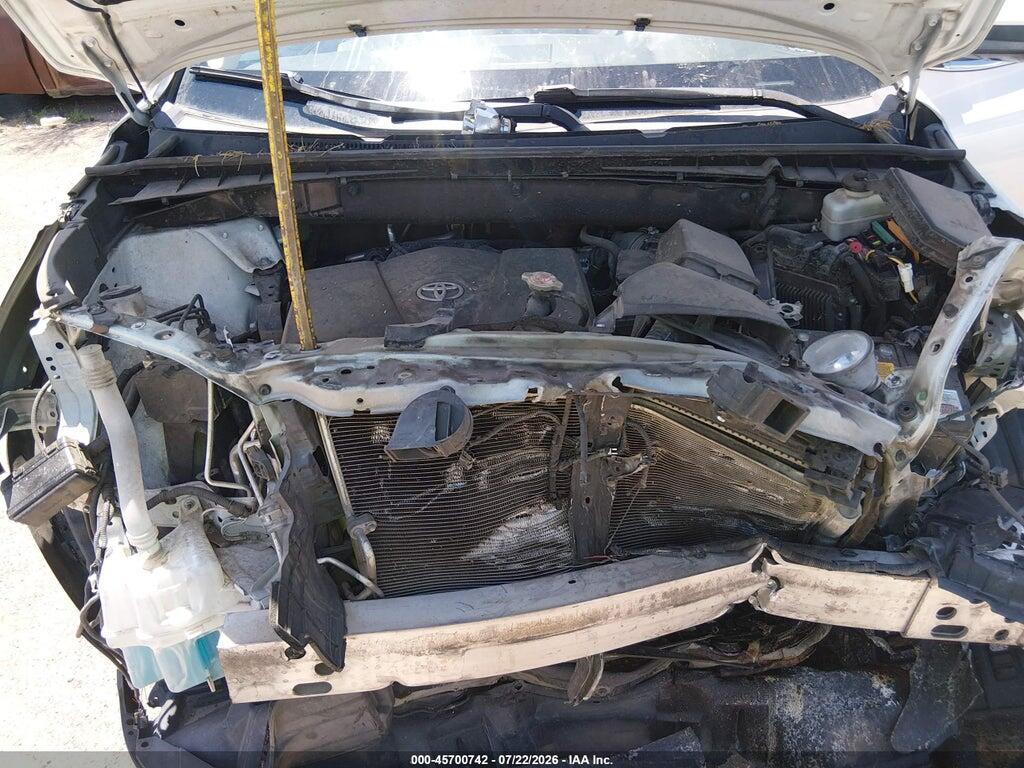 5TDDZRFH3JS910748 2018 TOYOTA HIGHLANDER photo no. 10