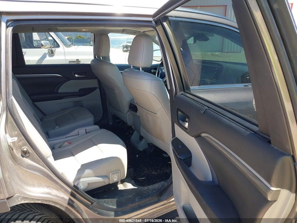 5TDDZRFH4JS910628 2018 TOYOTA HIGHLANDER photo no. 8