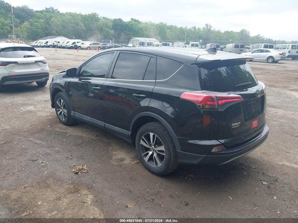 2T3RFREV8JW788974 2018 TOYOTA RAV4 photo no. 3