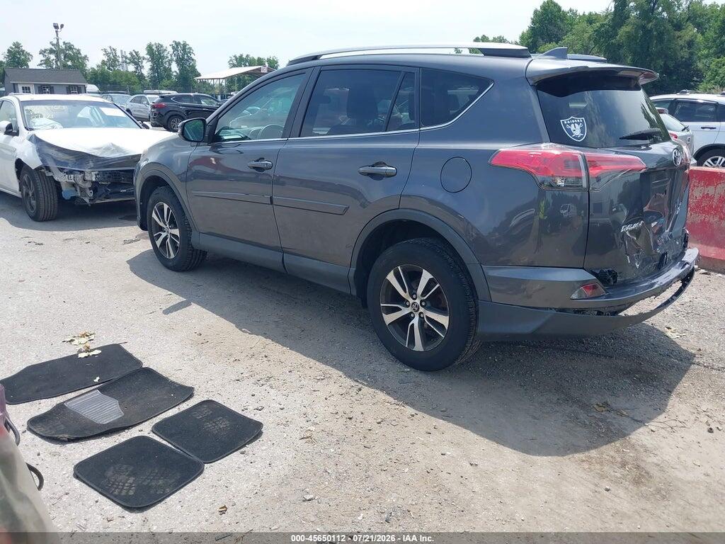 2T3RFREV8JW831032 2018 TOYOTA RAV4 photo no. 3