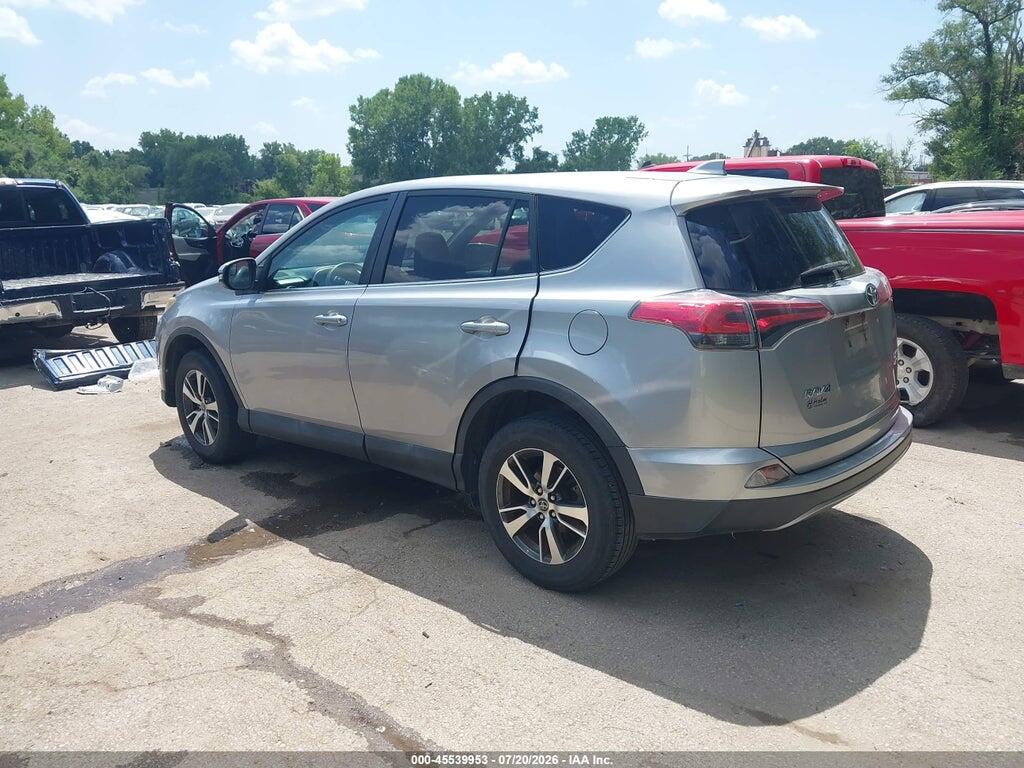 2T3RFREV4JW816785 2018 TOYOTA RAV4 photo no. 3
