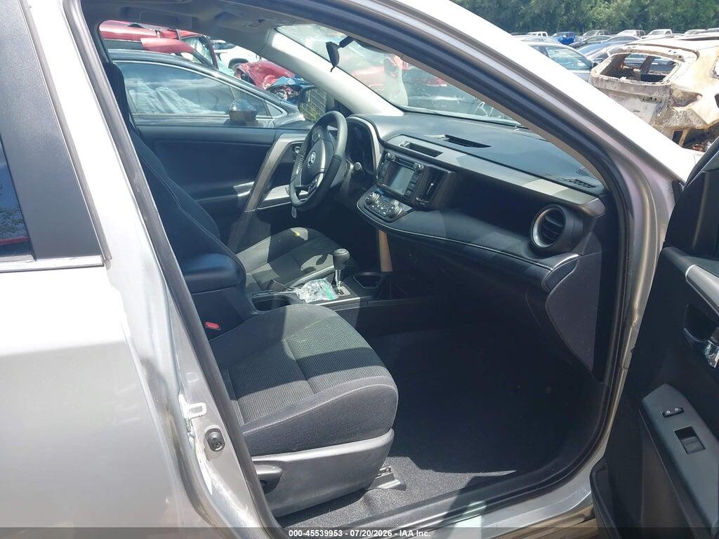2T3RFREV4JW816785 2018 TOYOTA RAV4 photo no. 5