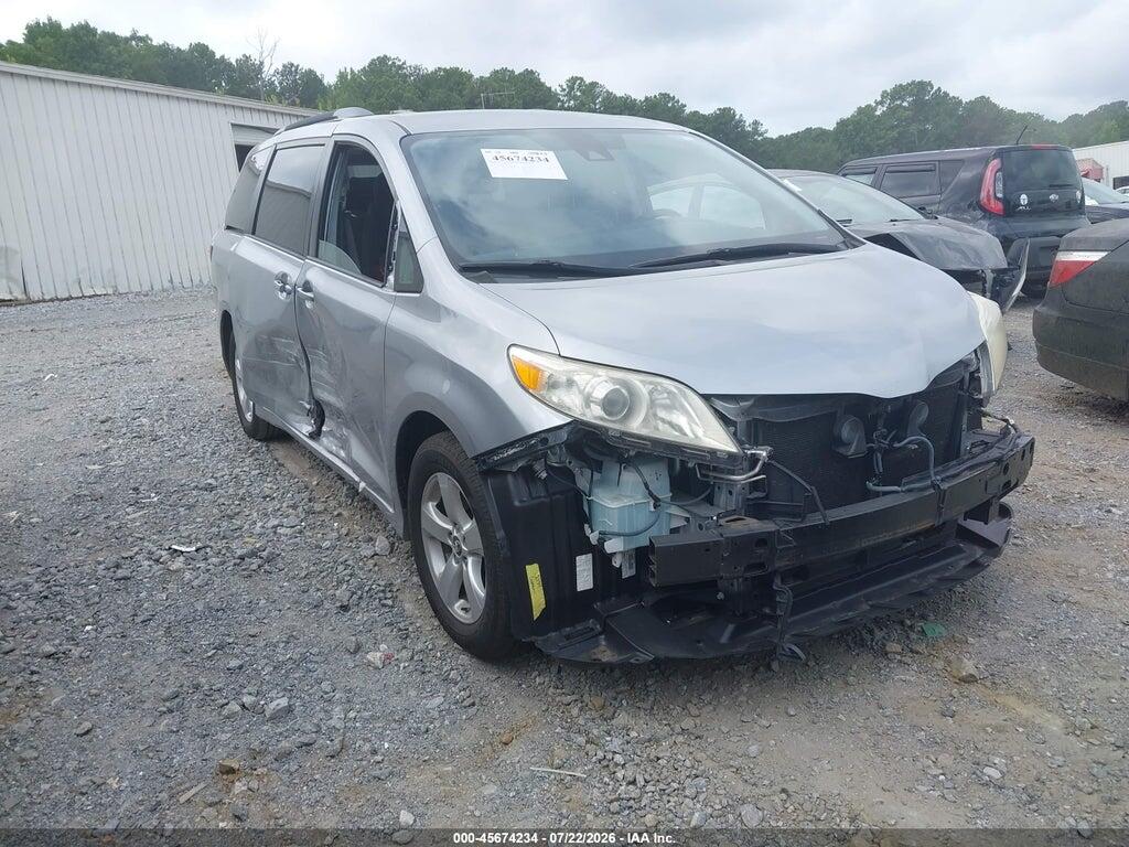 5TDKZ3DC3JS938349 2018 TOYOTA SIENNA photo no. 1