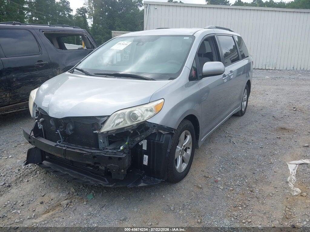 5TDKZ3DC3JS938349 2018 TOYOTA SIENNA photo no. 2