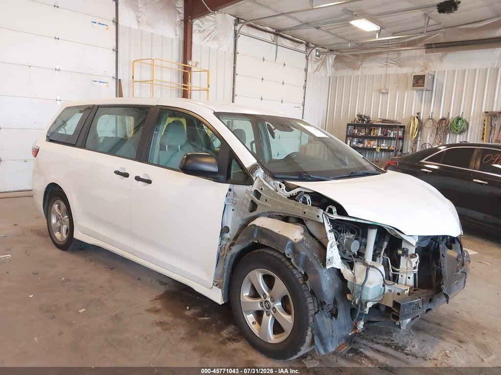 5TDZZ3DC4JS928038 2018 TOYOTA SIENNA photo no. 1