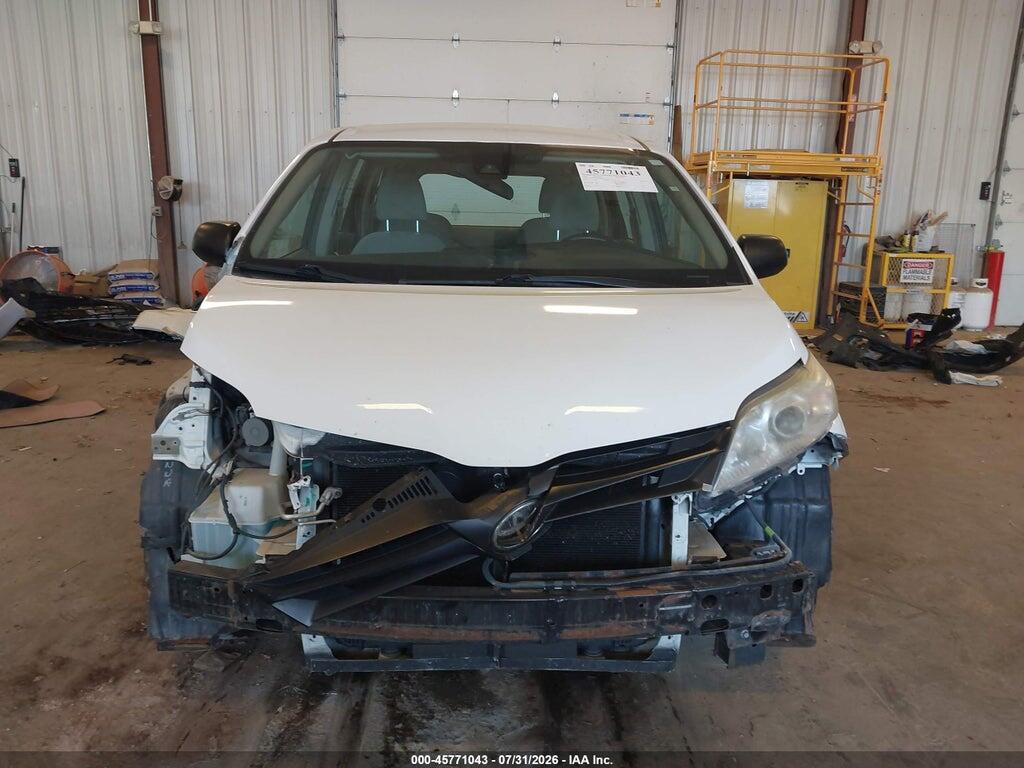 5TDZZ3DC4JS928038 2018 TOYOTA SIENNA photo no. 12
