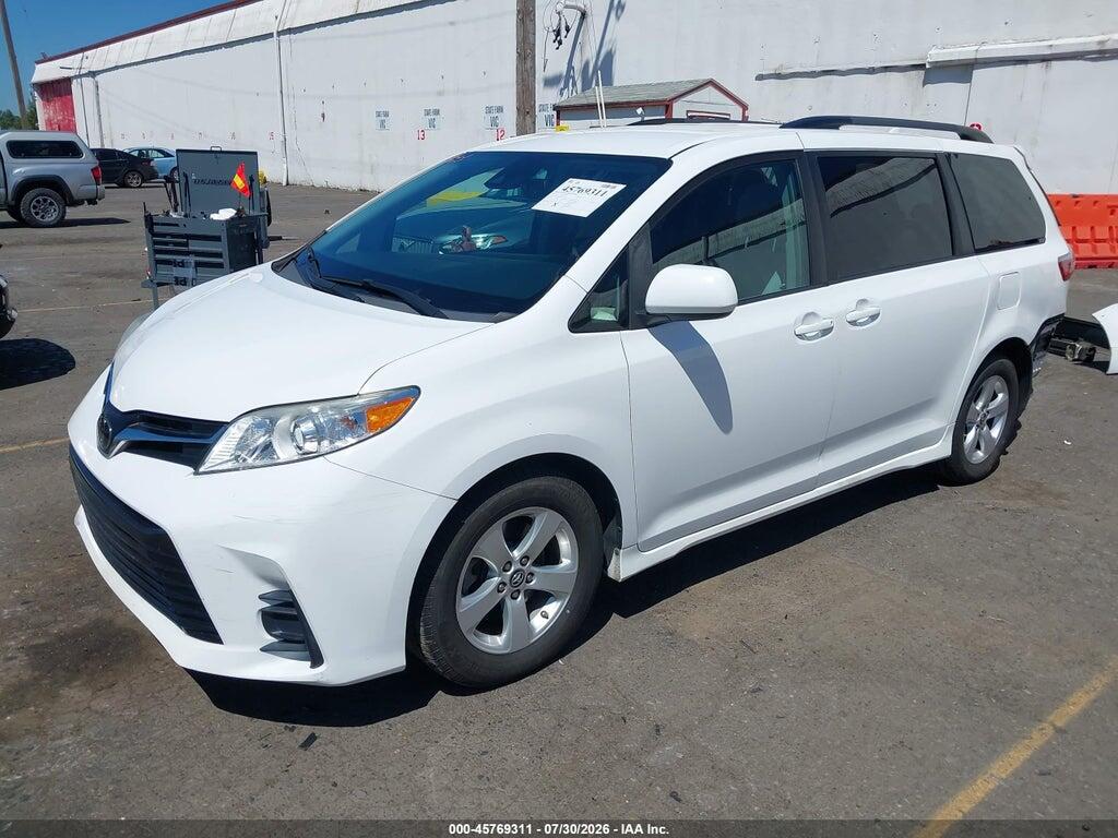 5TDKZ3DC0JS902764 2018 TOYOTA SIENNA photo no. 2
