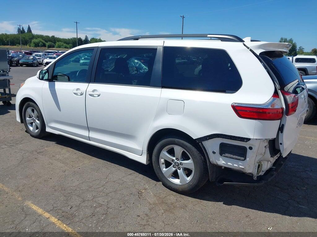 5TDKZ3DC0JS902764 2018 TOYOTA SIENNA photo no. 3