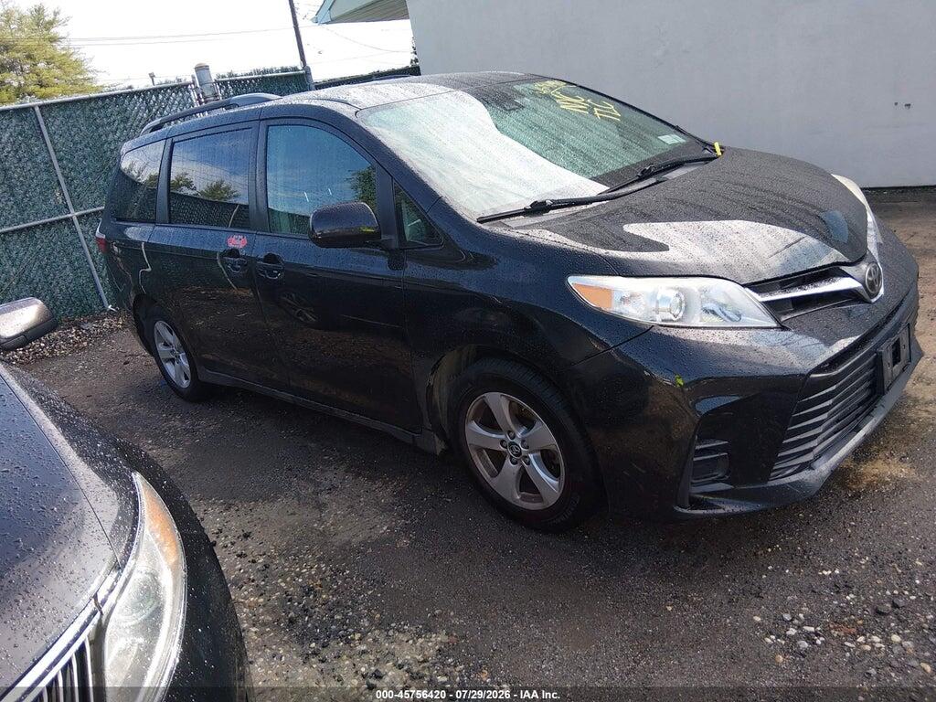 5TDKZ3DC2JS945938 2018 TOYOTA SIENNA photo no. 1