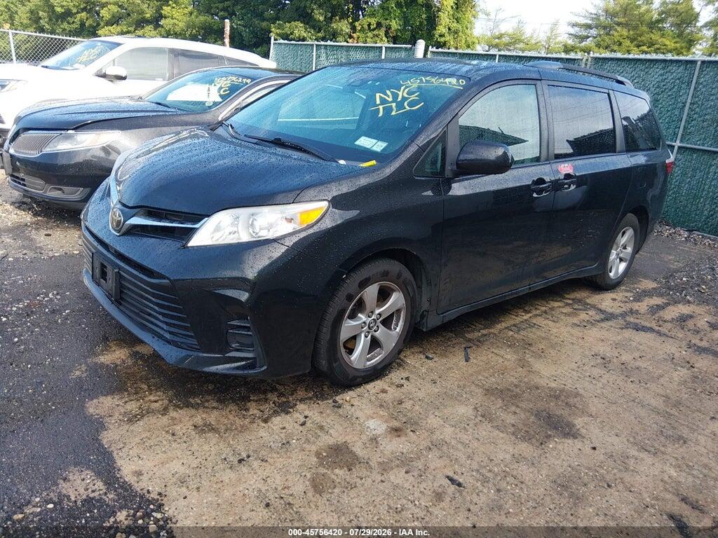 5TDKZ3DC2JS945938 2018 TOYOTA SIENNA photo no. 2
