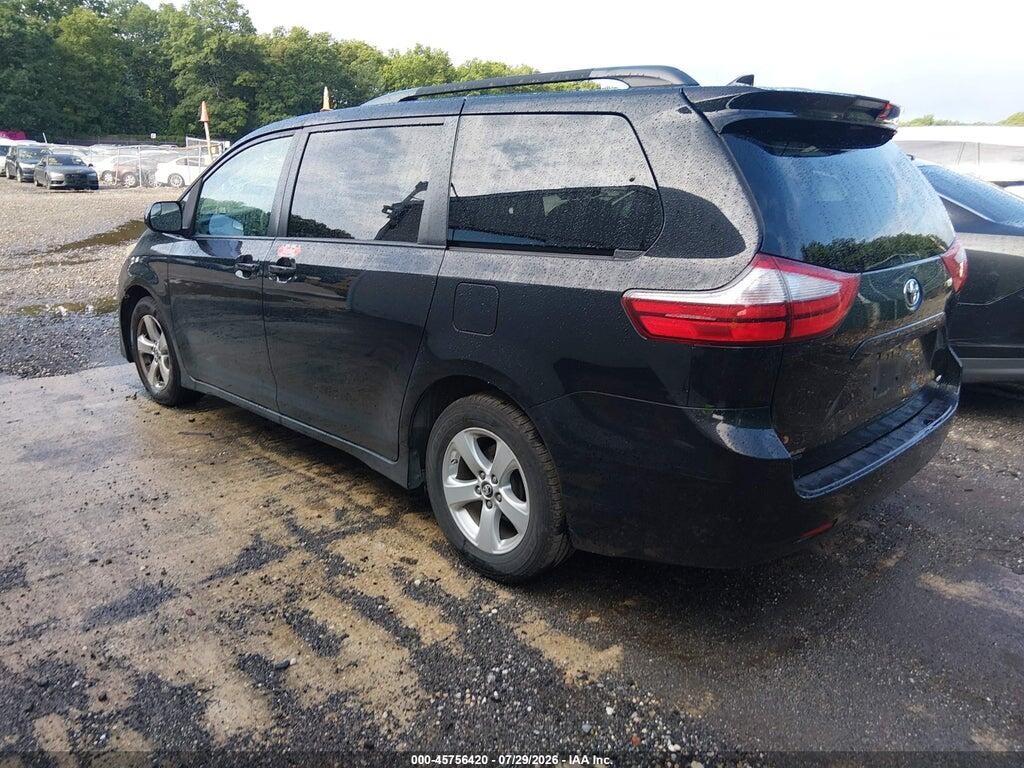 5TDKZ3DC2JS945938 2018 TOYOTA SIENNA photo no. 3