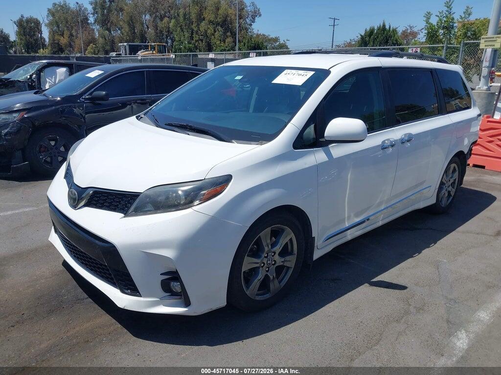 5TDXZ3DC6JS958262 2018 TOYOTA SIENNA photo no. 2