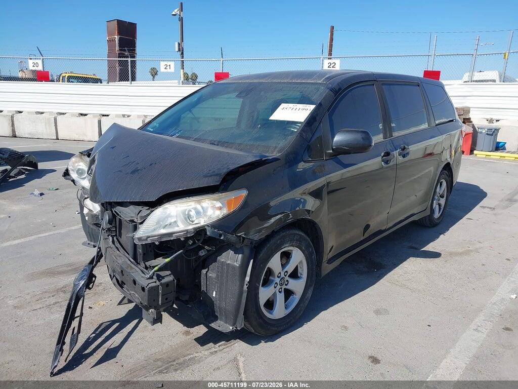 5TDZZ3DC3JS964268 2018 TOYOTA SIENNA photo no. 2
