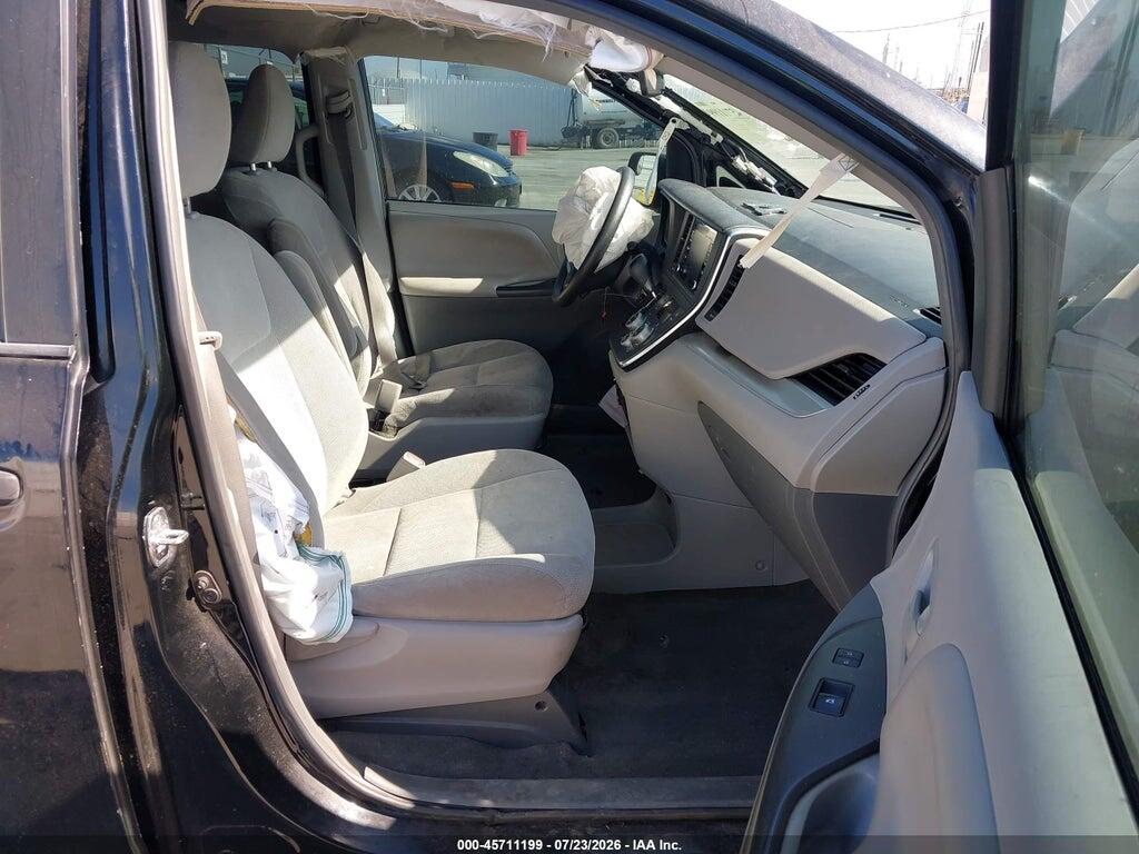 5TDZZ3DC3JS964268 2018 TOYOTA SIENNA photo no. 5
