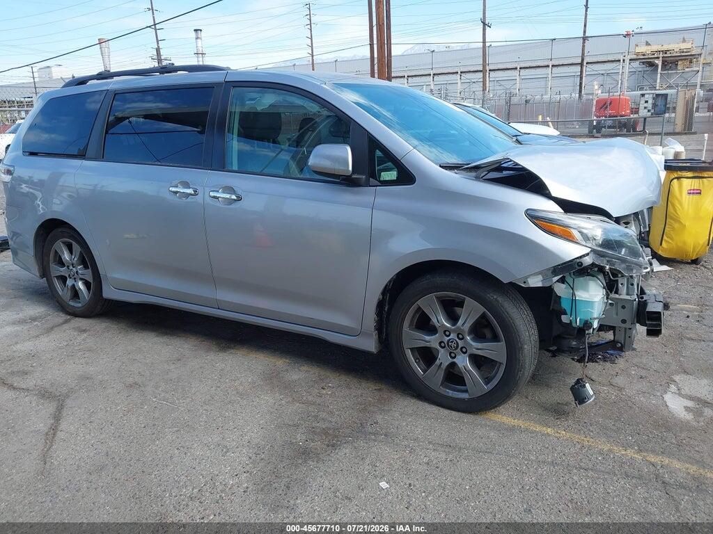 5TDXZ3DC5JS947995 2018 TOYOTA SIENNA photo no. 1