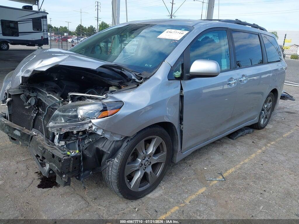 5TDXZ3DC5JS947995 2018 TOYOTA SIENNA photo no. 2