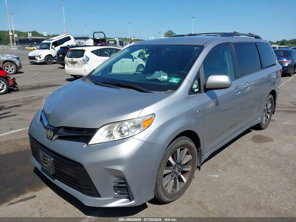 5TDJZ3DC3JS204922 2018 TOYOTA SIENNA photo no. 2