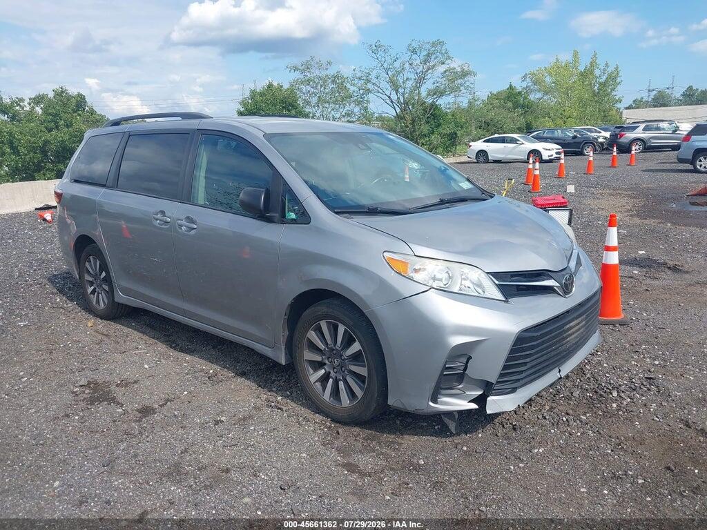 5TDJZ3DC3JS206010 2018 TOYOTA SIENNA photo no. 1
