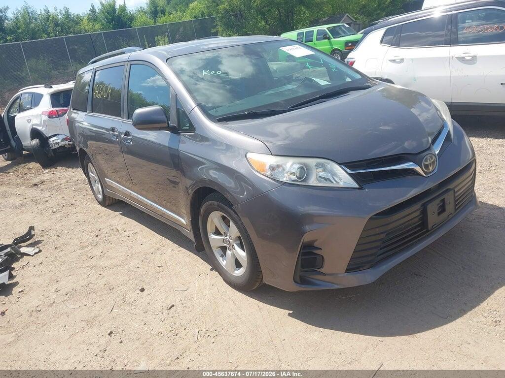 5TDKZ3DC1JS958731 2018 TOYOTA SIENNA photo no. 1