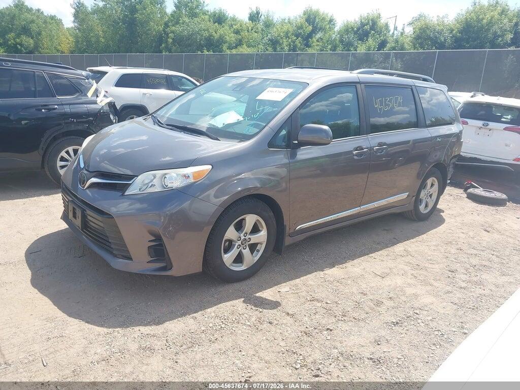 5TDKZ3DC1JS958731 2018 TOYOTA SIENNA photo no. 2