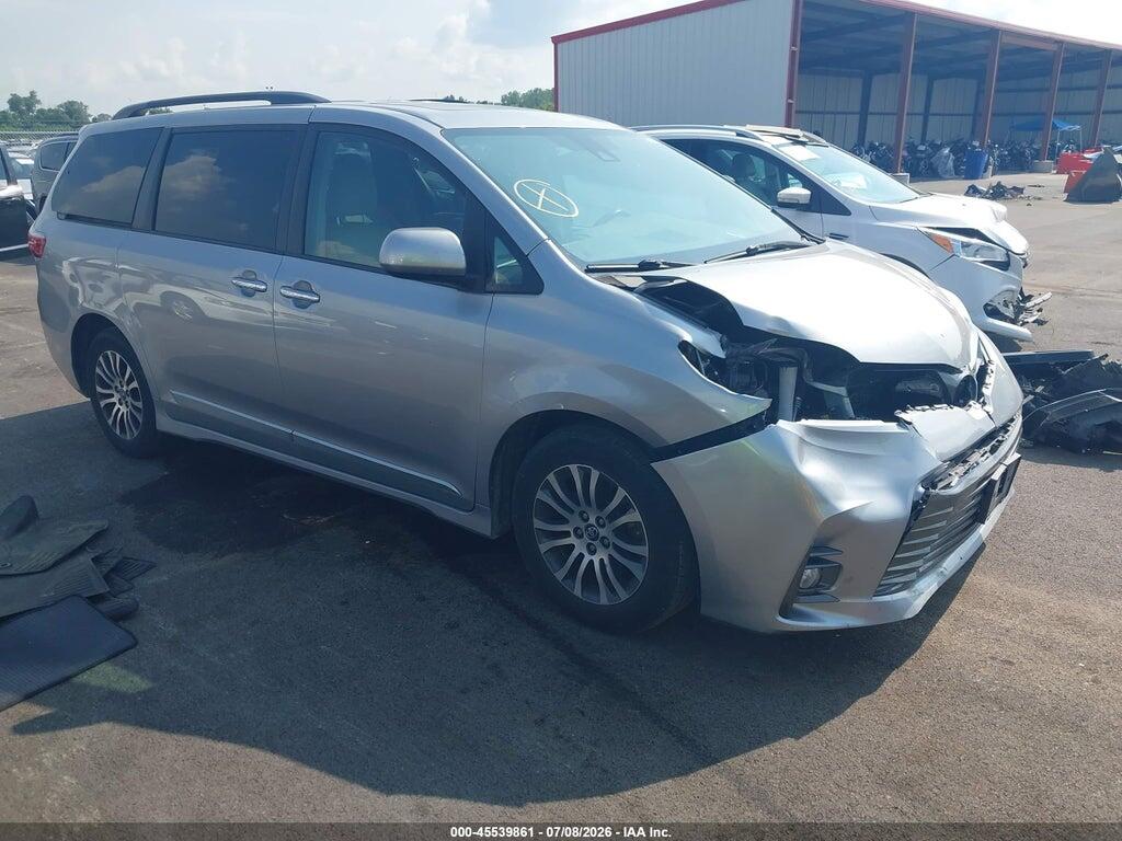 5TDYZ3DC0JS929781 2018 TOYOTA SIENNA photo no. 1