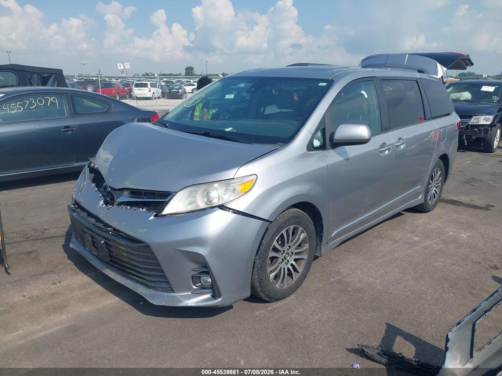 5TDYZ3DC0JS929781 2018 TOYOTA SIENNA photo no. 2