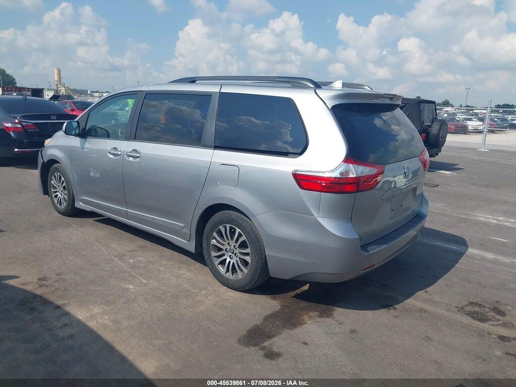 5TDYZ3DC0JS929781 2018 TOYOTA SIENNA photo no. 3
