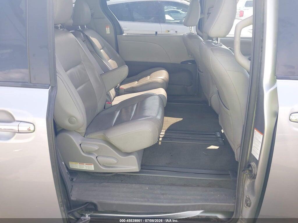 5TDYZ3DC0JS929781 2018 TOYOTA SIENNA photo no. 8