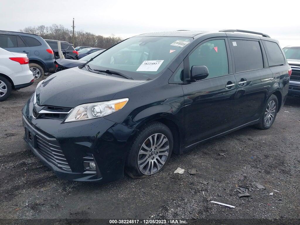 5TDYZ3DC0JS924709 2018 TOYOTA SIENNA photo no. 2