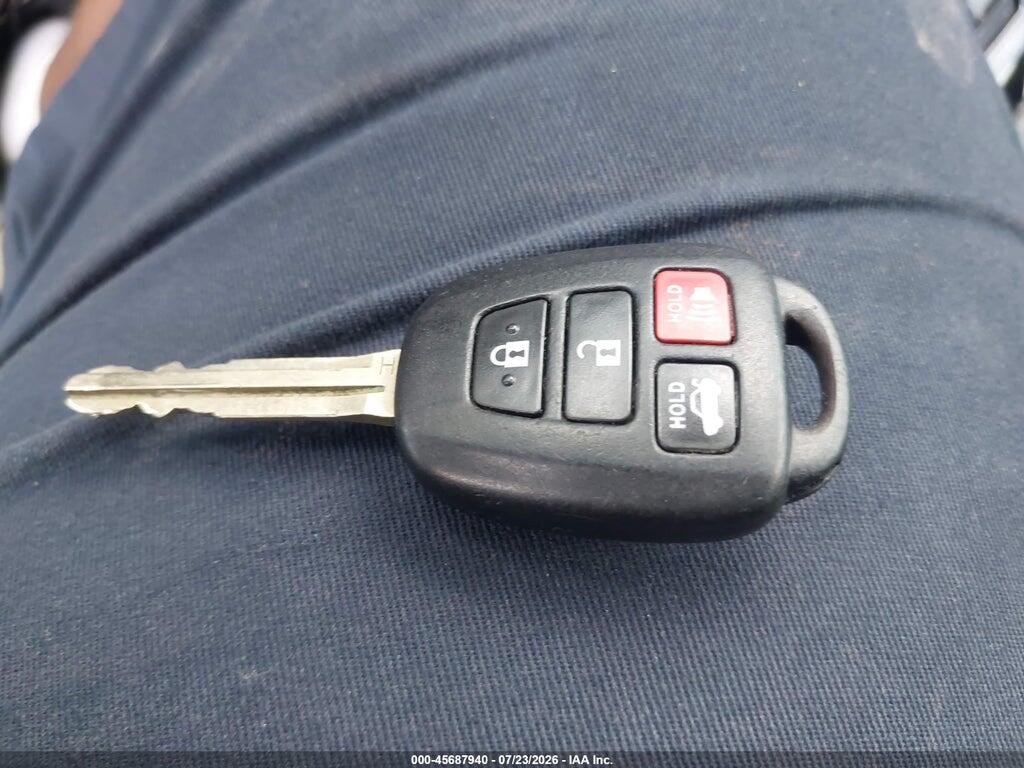 5YFBURHE7KP876008 2019 TOYOTA COROLLA photo no. 10
