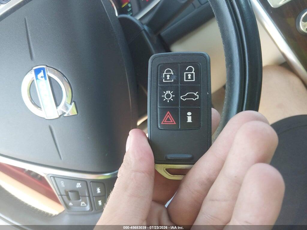 YV4940RB2F2584914 2015 VOLVO XC60 photo no. 11