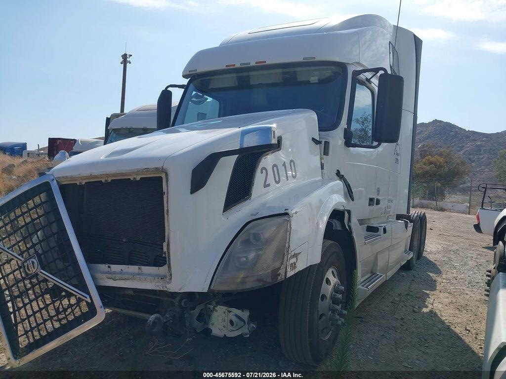 4V4NC9TH4FN931894 2015 VOLVO VN photo no. 2