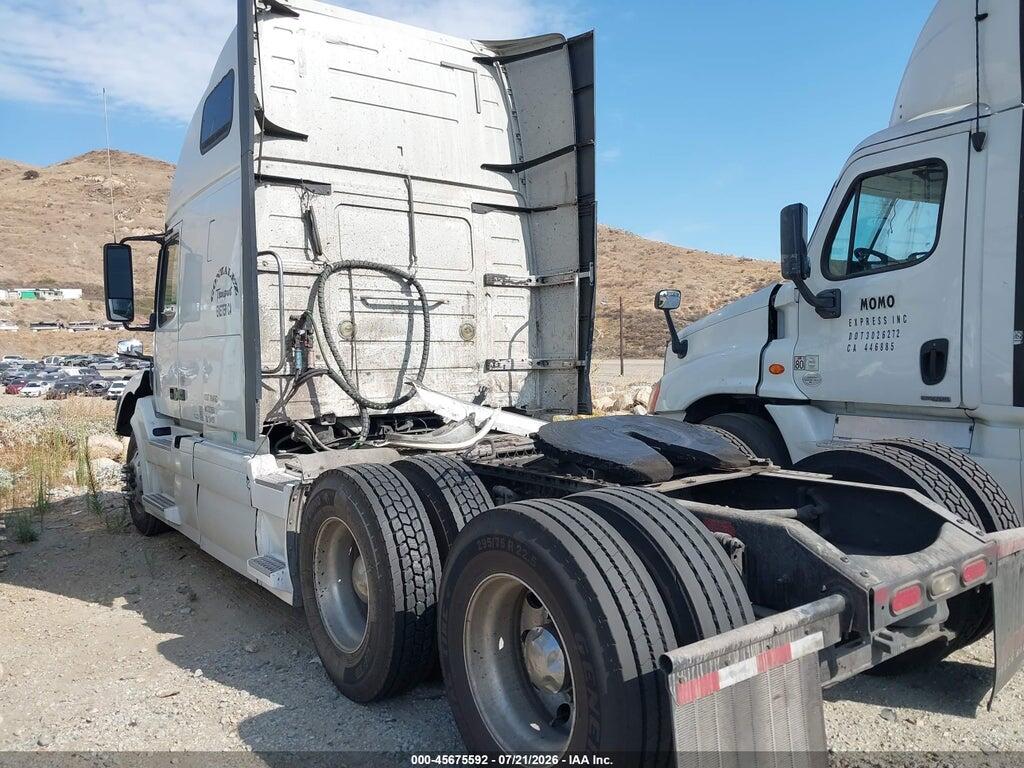 4V4NC9TH4FN931894 2015 VOLVO VN photo no. 3
