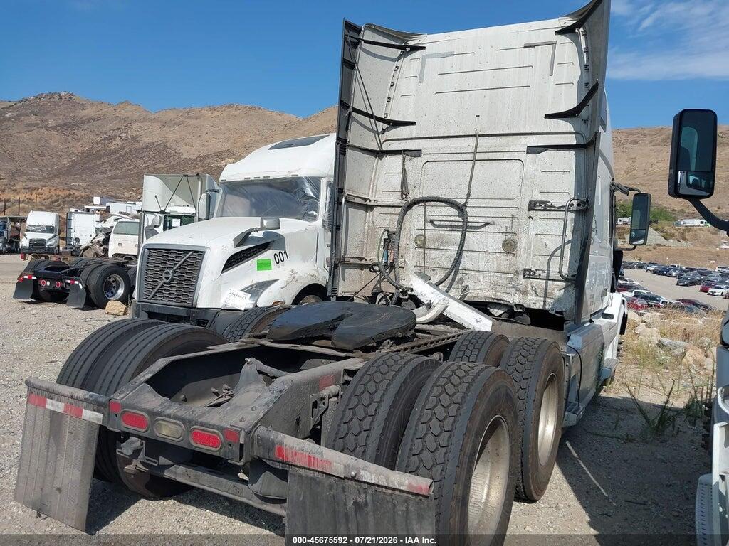 4V4NC9TH4FN931894 2015 VOLVO VN photo no. 4
