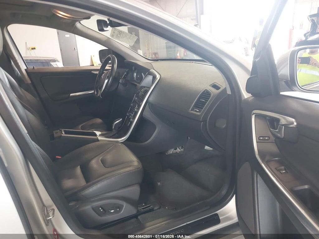 YV426MDB2F2589430 2015 VOLVO XC60 photo no. 5